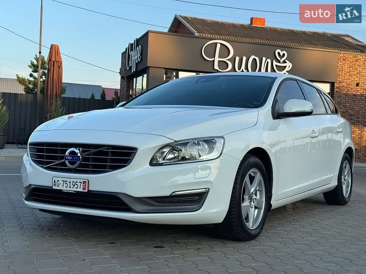 Volvo V60 2015 photo 2