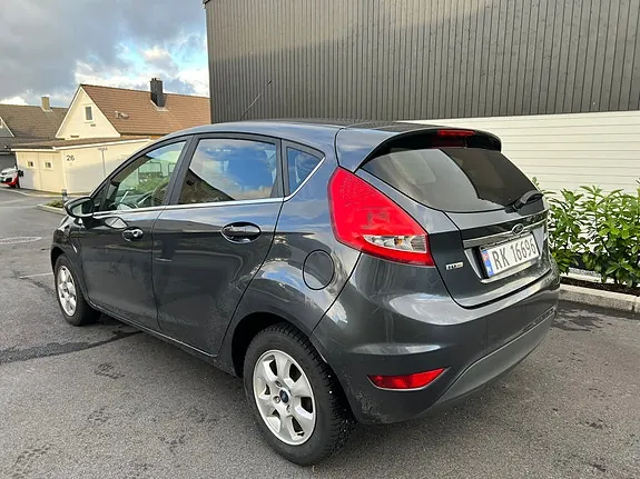 Ford Fiesta 2010 photo 3