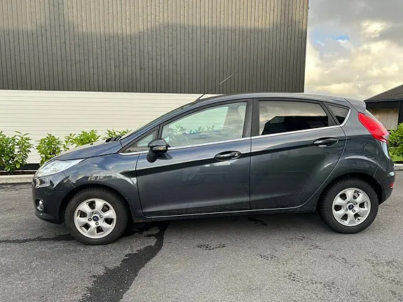 Ford Fiesta 2010 photo 2