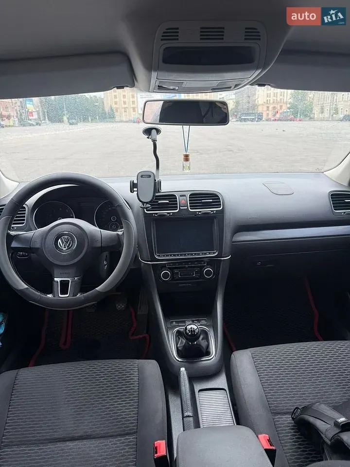 Volkswagen Golf 2010 photo 5