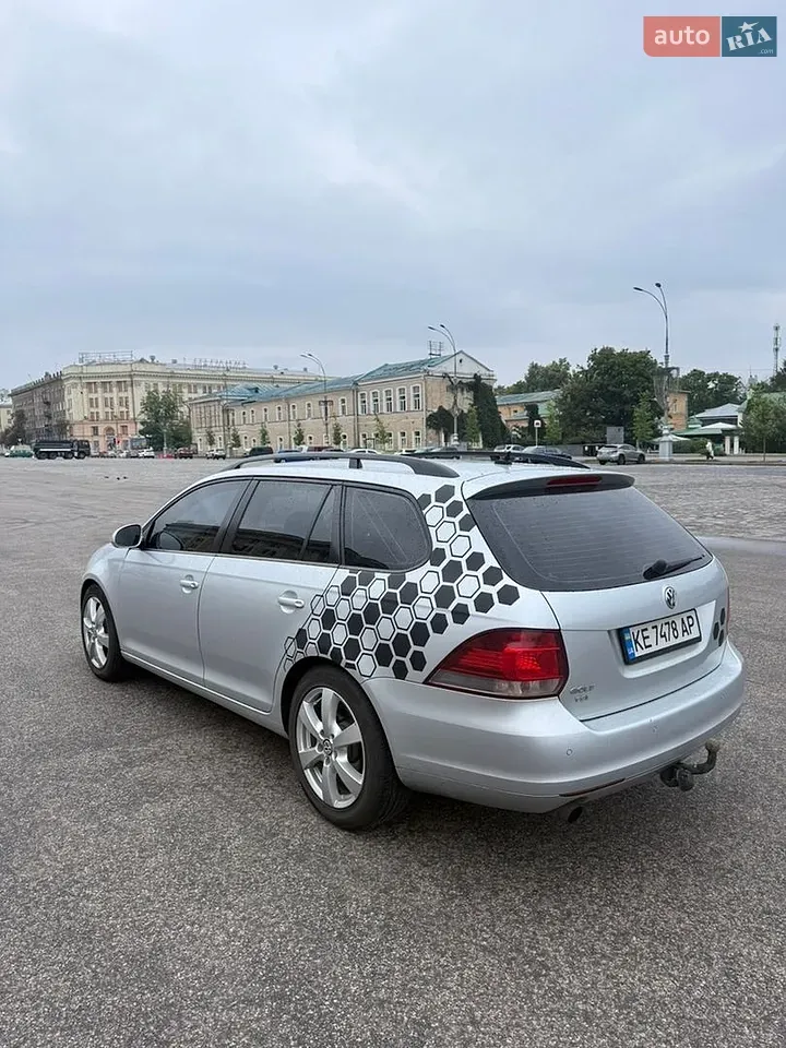 Volkswagen Golf 2010 photo 2