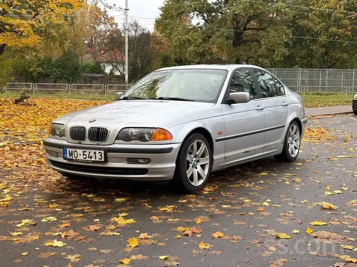 BMW 330