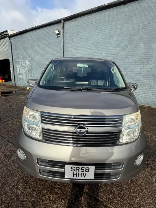 Nissan Elgrand 2009 photo 2