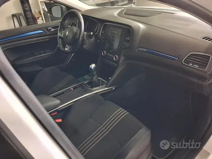 Renault Megane 2018 photo 2