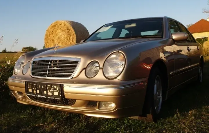 Mercedes-Benz E-Class 2001 photo 2