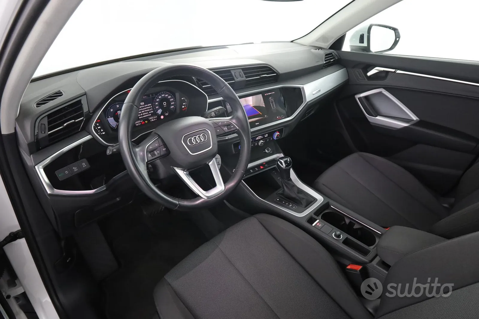 Audi Q3 2023 photo 2