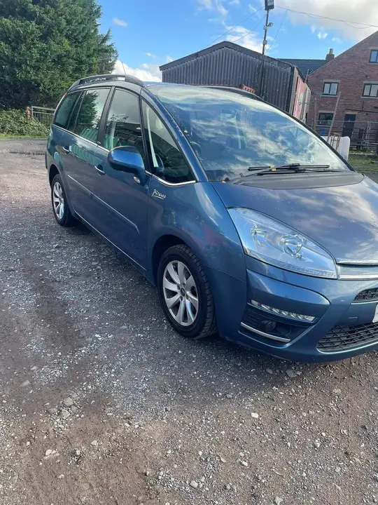 Citroen Grand C4 Picasso 2011 photo 2