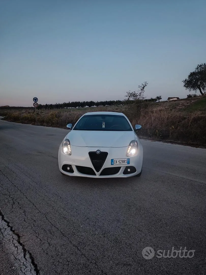 Alfa Romeo Giulietta 2011 photo 5