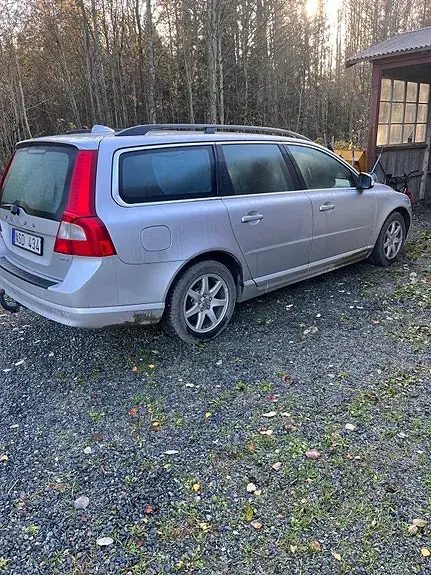 Volvo V70 2010 photo 2