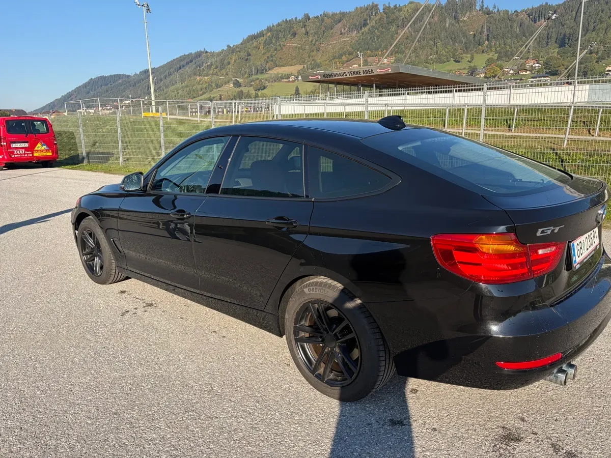 BMW 3 Series 2016 photo 3