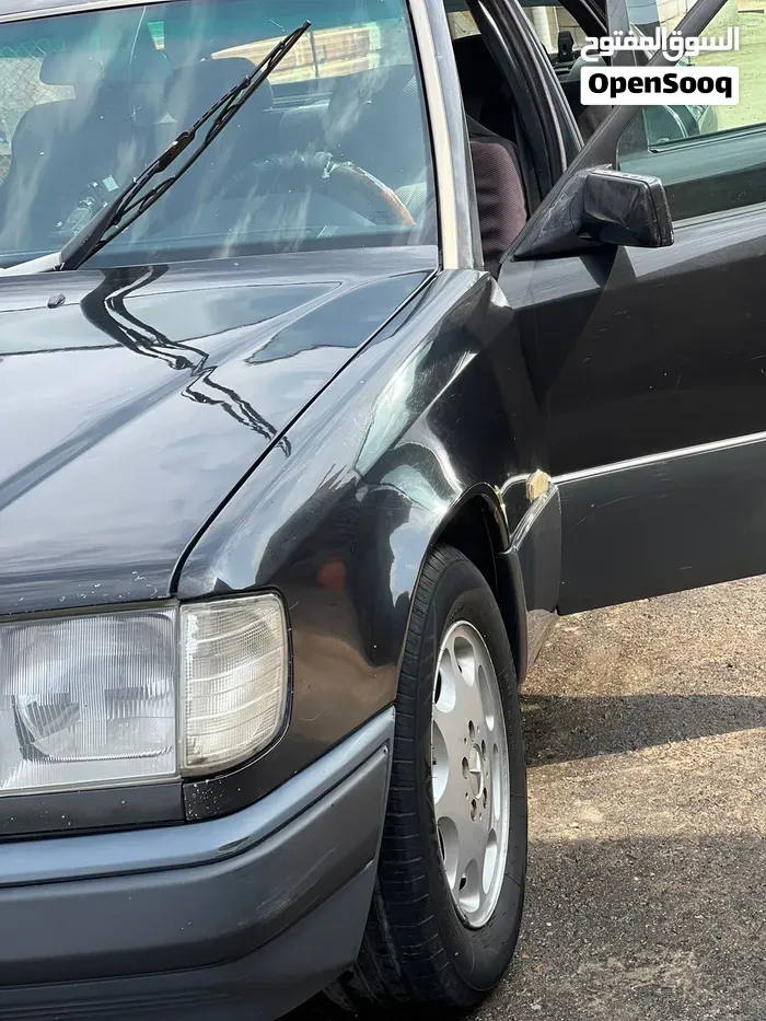 Mercedes-Benz E-Class 1991 photo 3