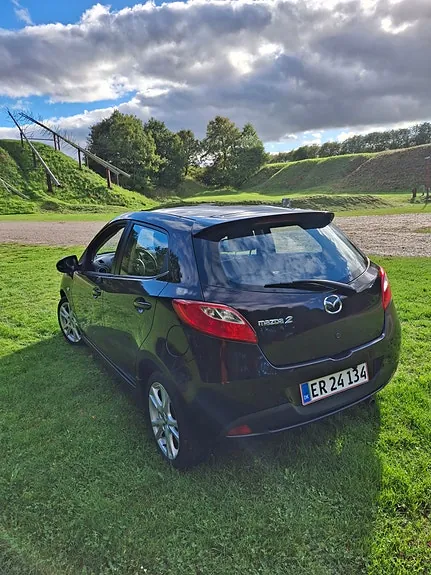 Mazda 2 2013 photo 3
