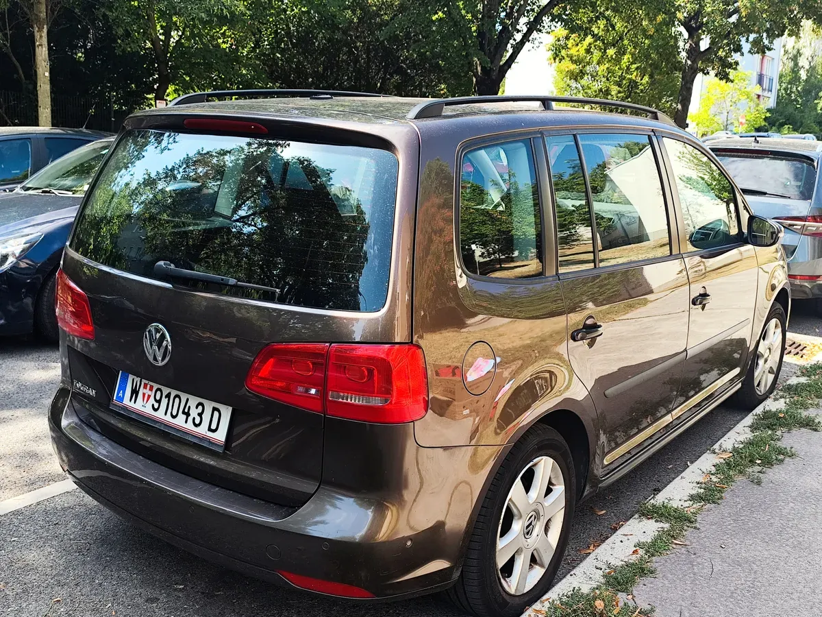 Volkswagen Touran 2012 photo 3