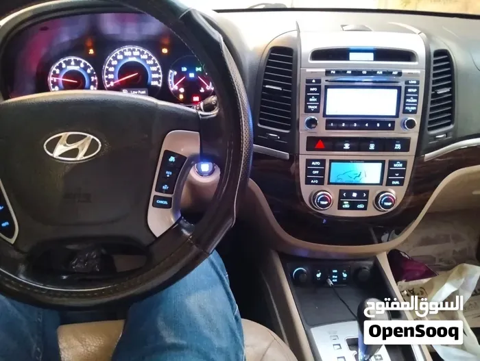 Hyundai Santa Fe 2011 photo 2
