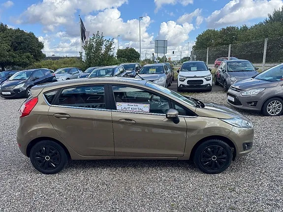 Ford Fiesta 2014 photo 2