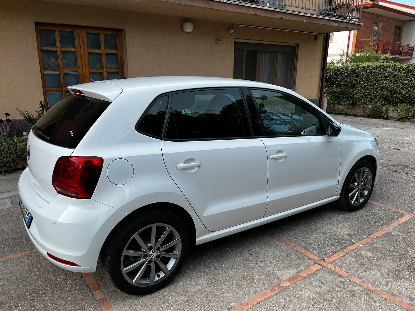 Volkswagen Polo 2015 photo 2