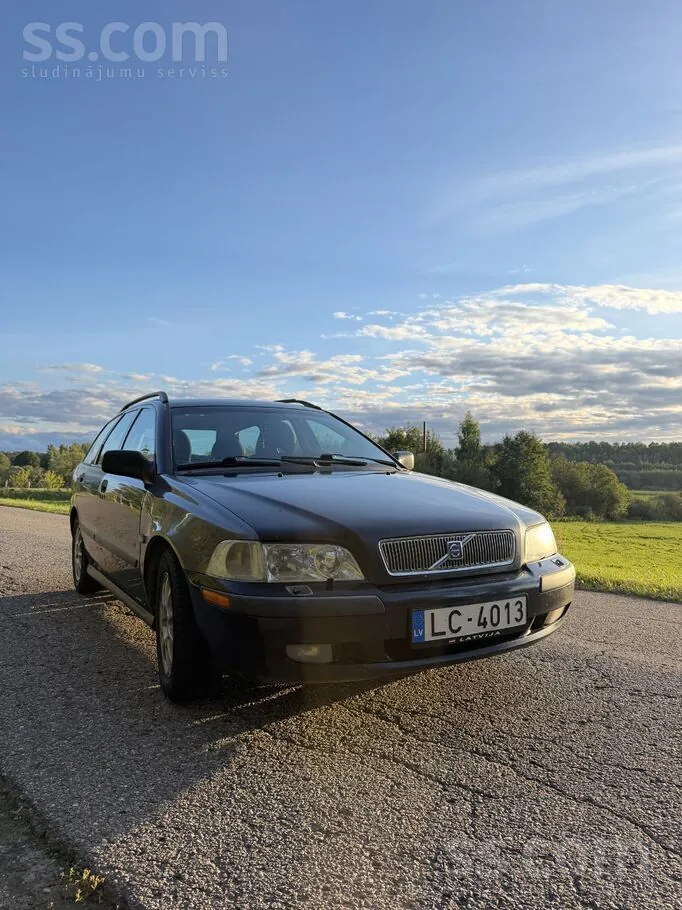 Volvo V40 2001 photo 2
