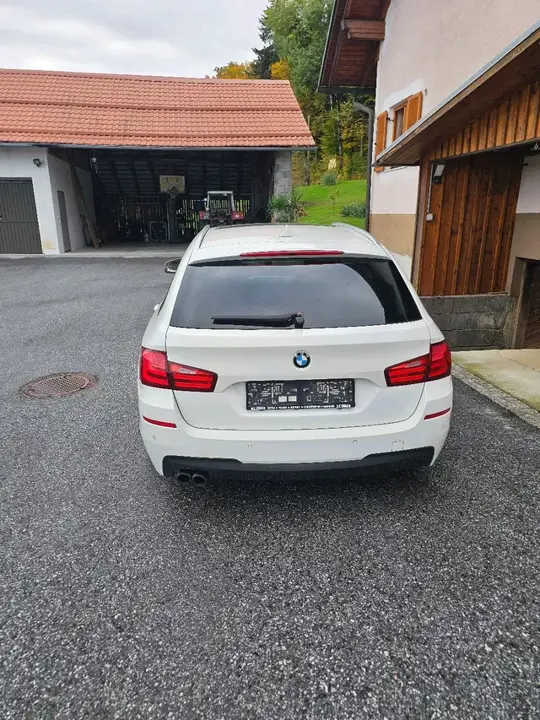 BMW 5 Series 2011 photo 2