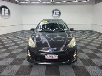 Toyota Aqua 2012 photo 4