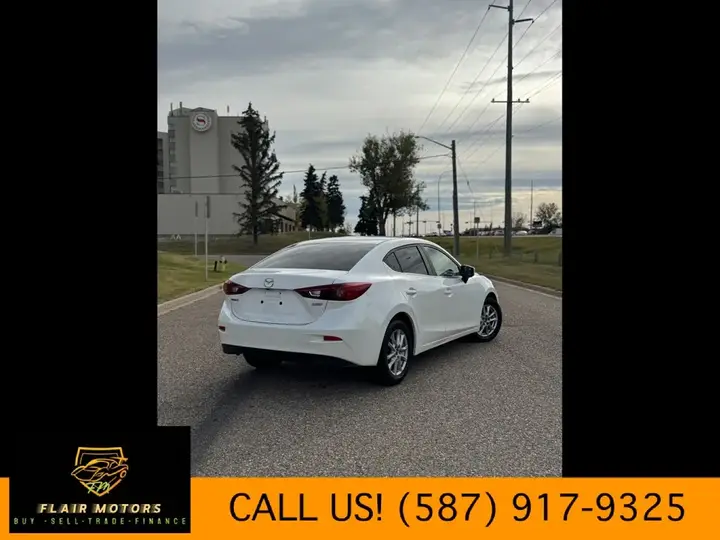 Mazda Mazda3 2018 photo 3