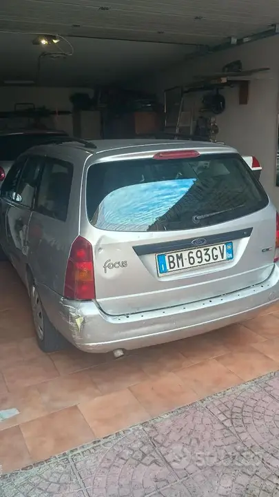 Ford Focus 2000 photo 2
