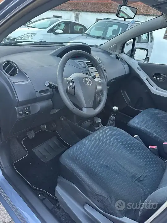 Toyota Yaris 2010 photo 5