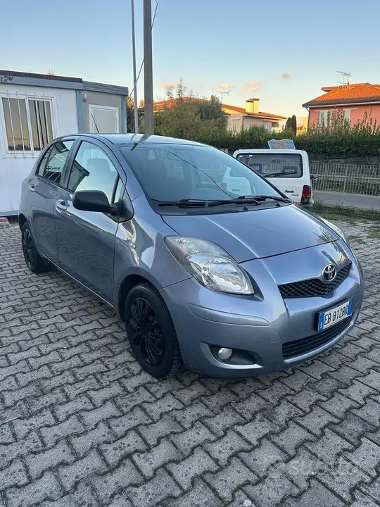 Toyota Yaris 2010 photo 2