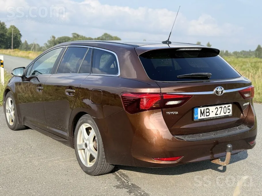 Toyota Avensis 2015 photo 2