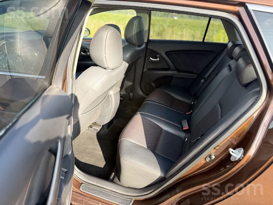Toyota Avensis 2015 photo 5