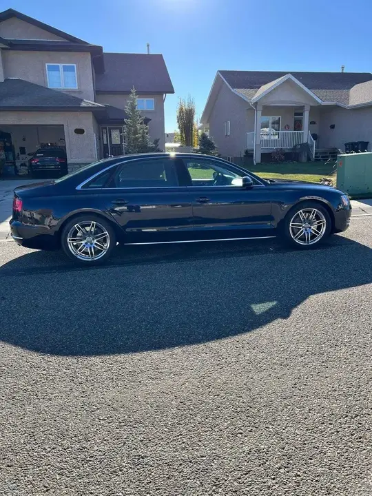 Audi A8 2011 photo 3