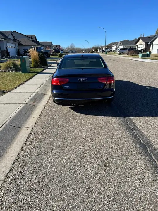 Audi A8 2011 photo 5