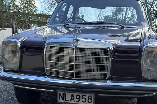 Mercedes-Benz 220