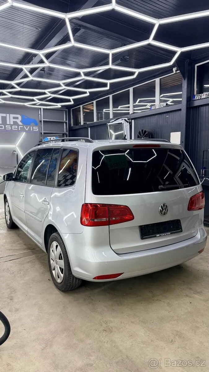 Volkswagen Touran 2012 photo 3