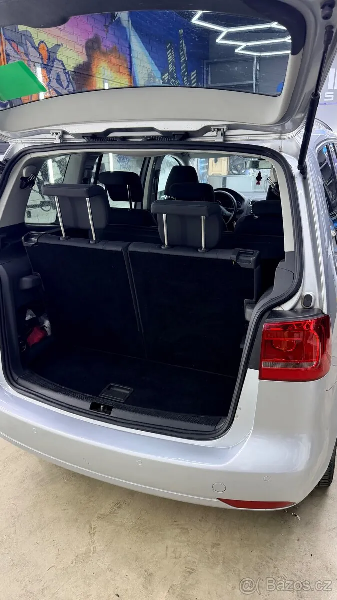 Volkswagen Touran 2012 photo 5
