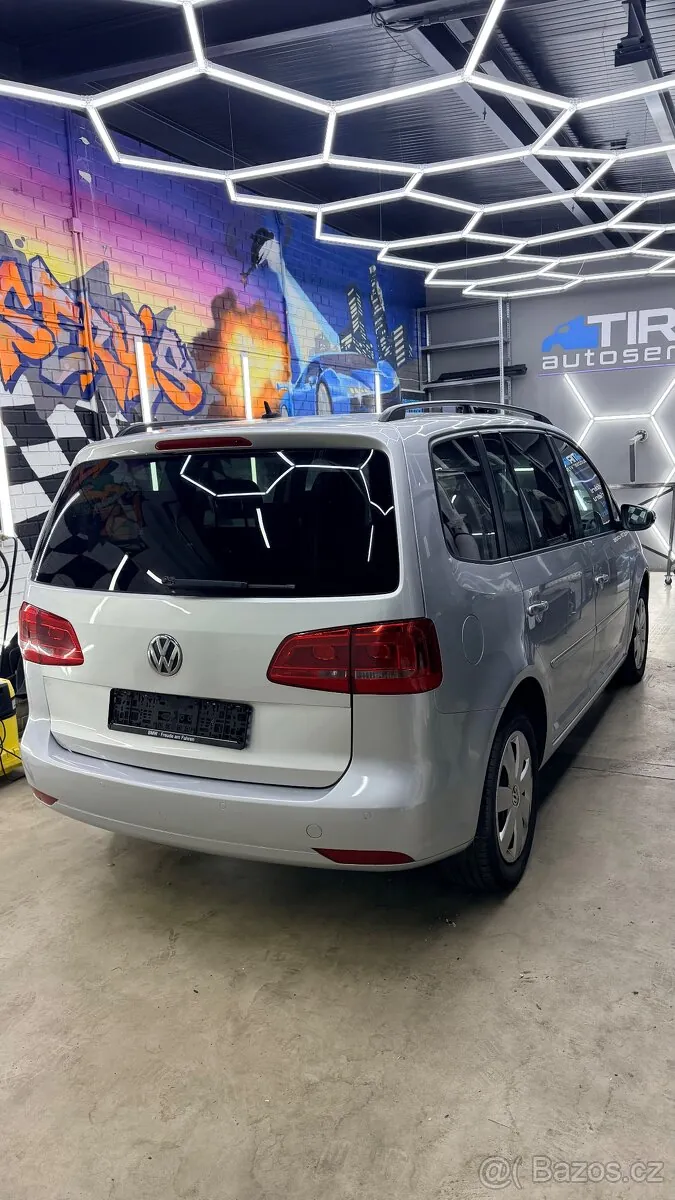 Volkswagen Touran 2012 photo 4