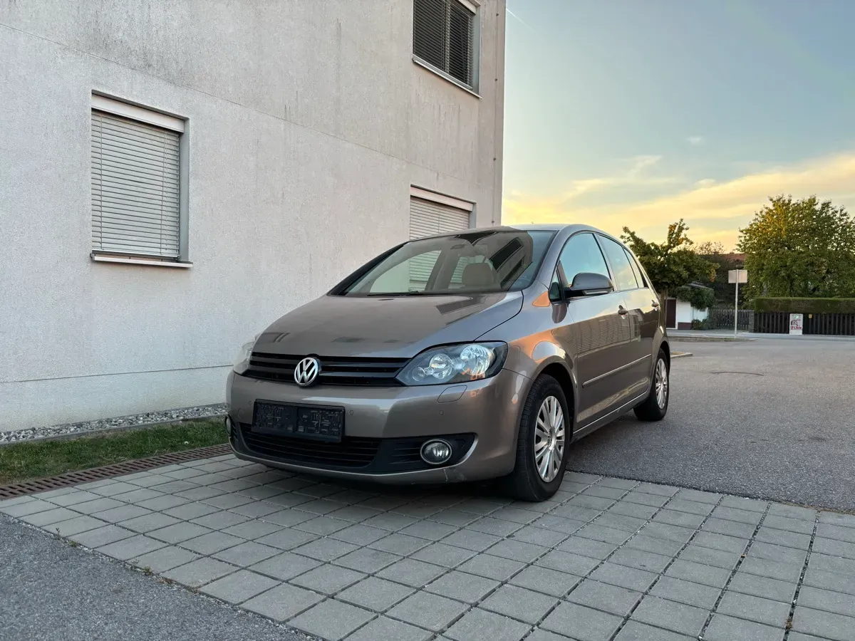 Volkswagen Golf 2010 photo 2