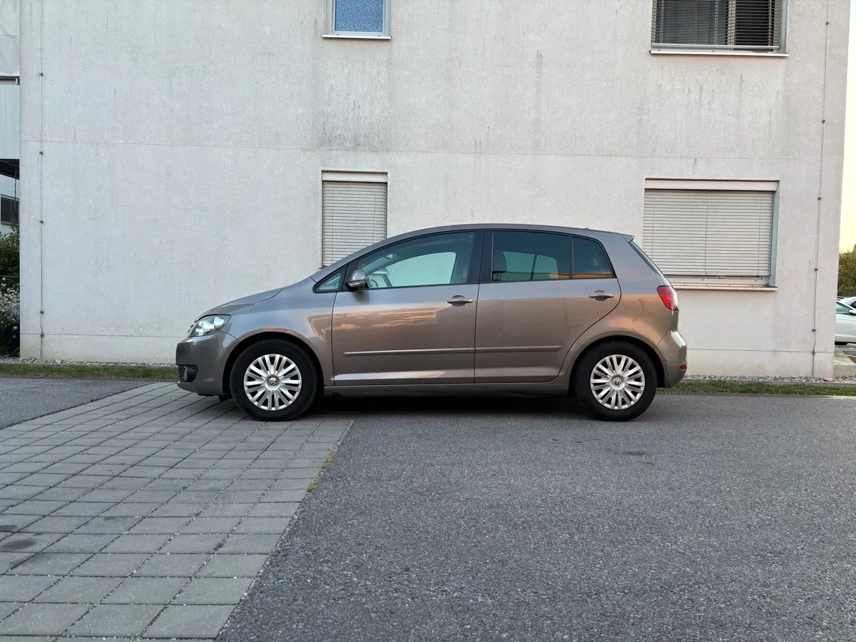 Volkswagen Golf 2010 photo 3