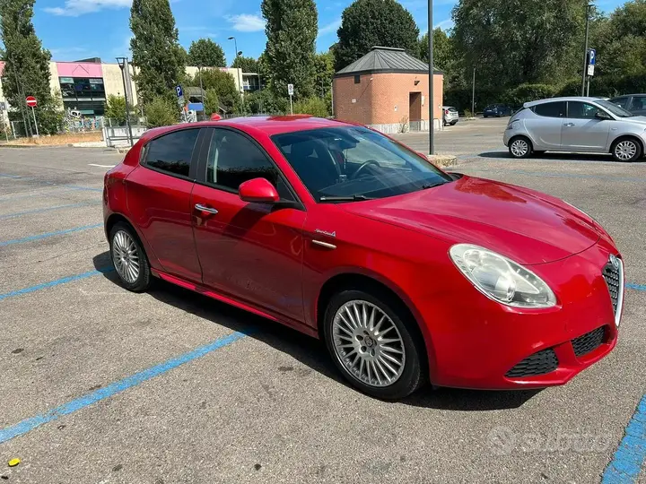 Alfa Romeo Giulietta 2012 photo 2