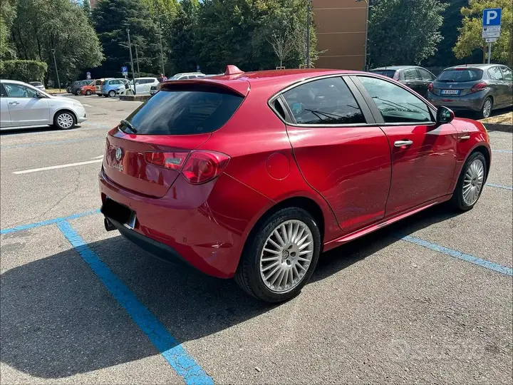 Alfa Romeo Giulietta 2012 photo 4