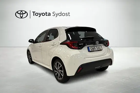 Toyota Yaris 2023 photo 2