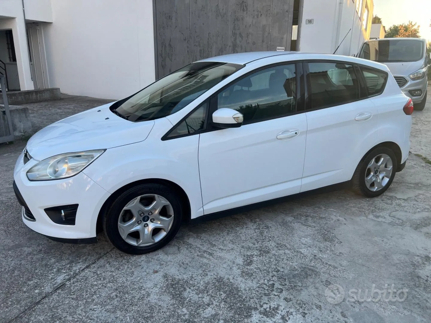 Ford C-Max 2013 photo 4