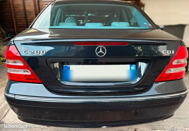 Mercedes-Benz C-Class 2004 photo 2