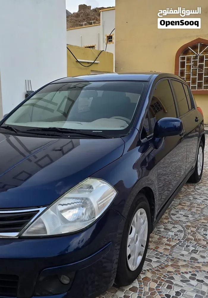 Nissan Tiida 2012 photo 2