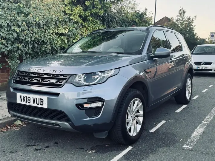 Land Rover Discovery Sport 2018 photo 3