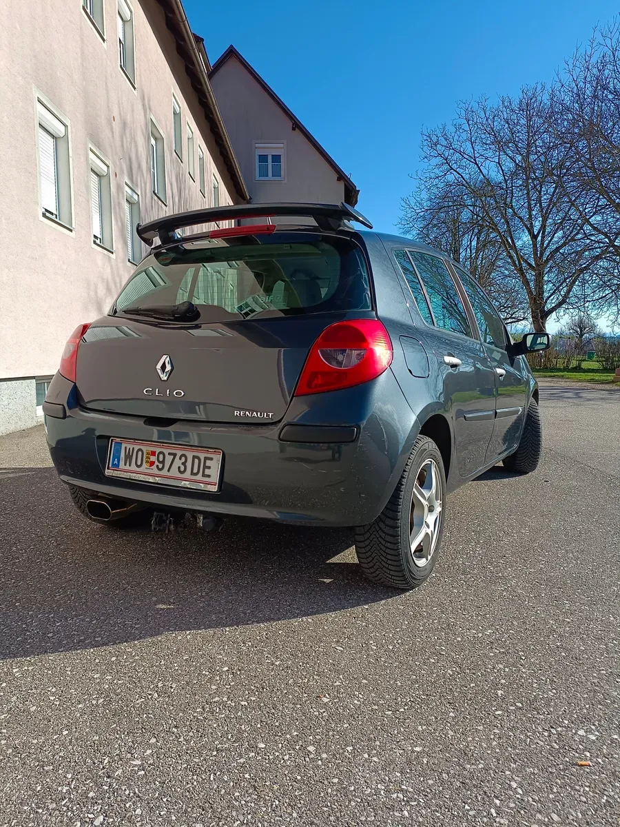 Renault Clio 2005 photo 3