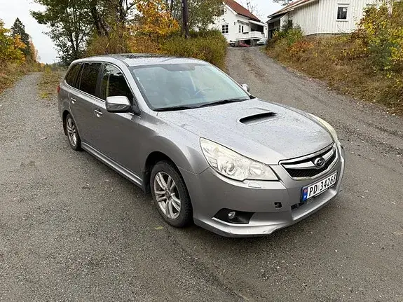 Subaru Legacy 2010 photo 2