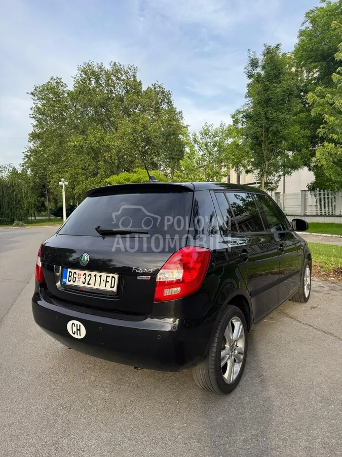 Skoda Fabia 2011 photo 3