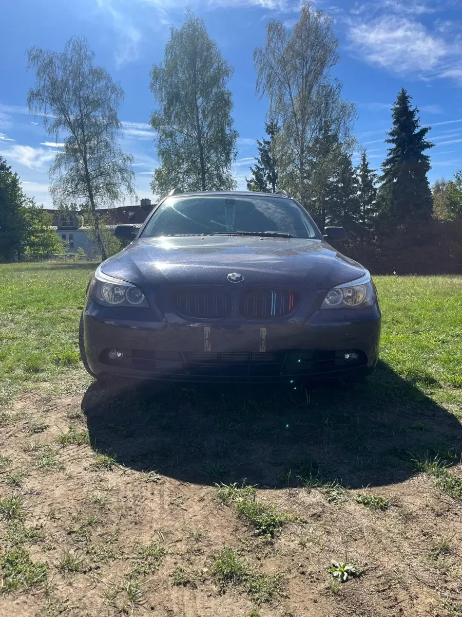 BMW 5 Series 2004 photo 2