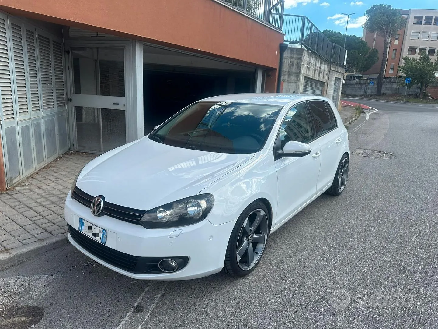 Volkswagen Golf 2011 photo 2