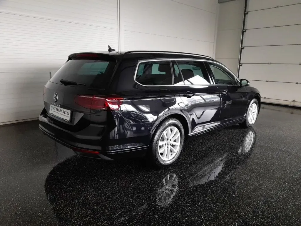 Volkswagen Passat 2022 photo 2